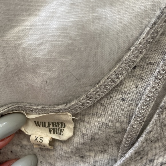 2 for $30 ARITZIA Tanks!!! - Picture 2 of 5